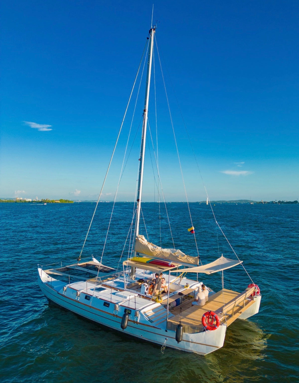 CATAMARAN | 28 PERSONAS