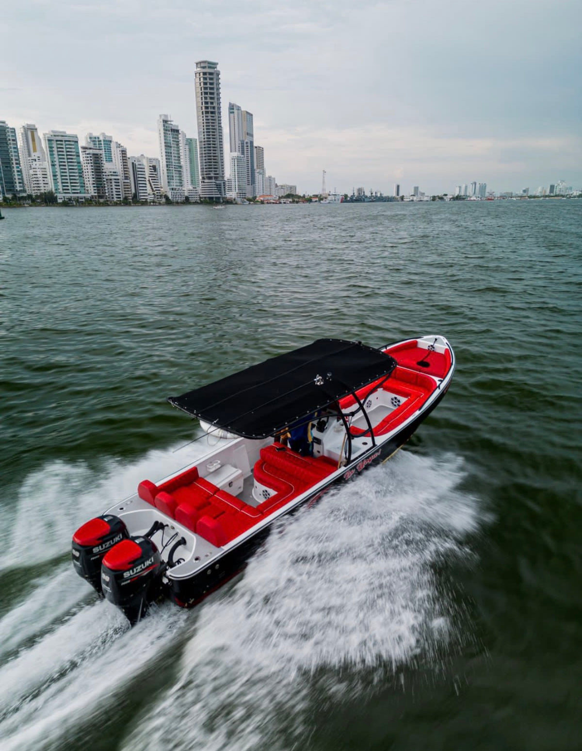 BOTE 28FT - 8PAX (FESTIVAL)