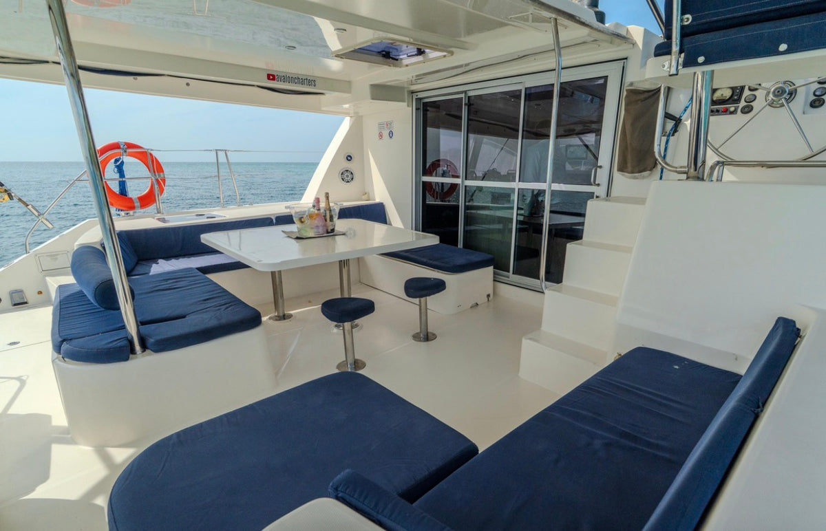 CATAMARAN | 25 PERSONAS