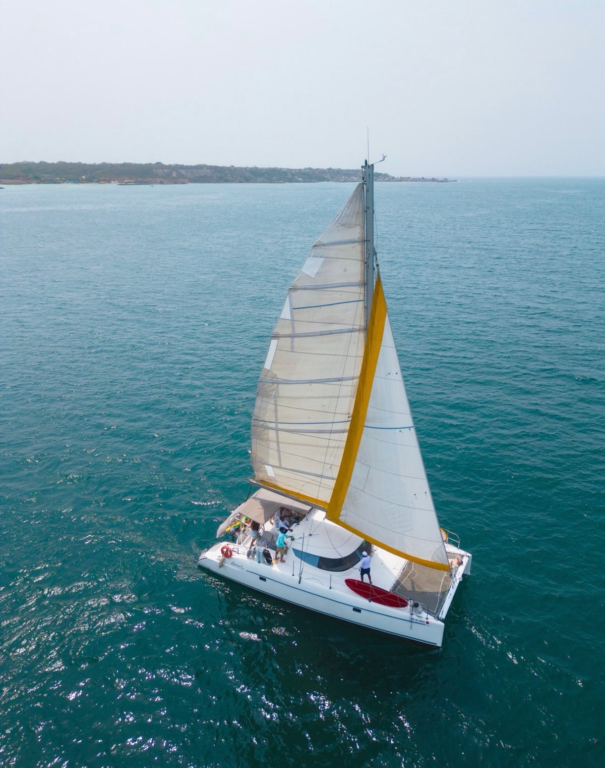 CATAMARAN | 25 PERSONAS