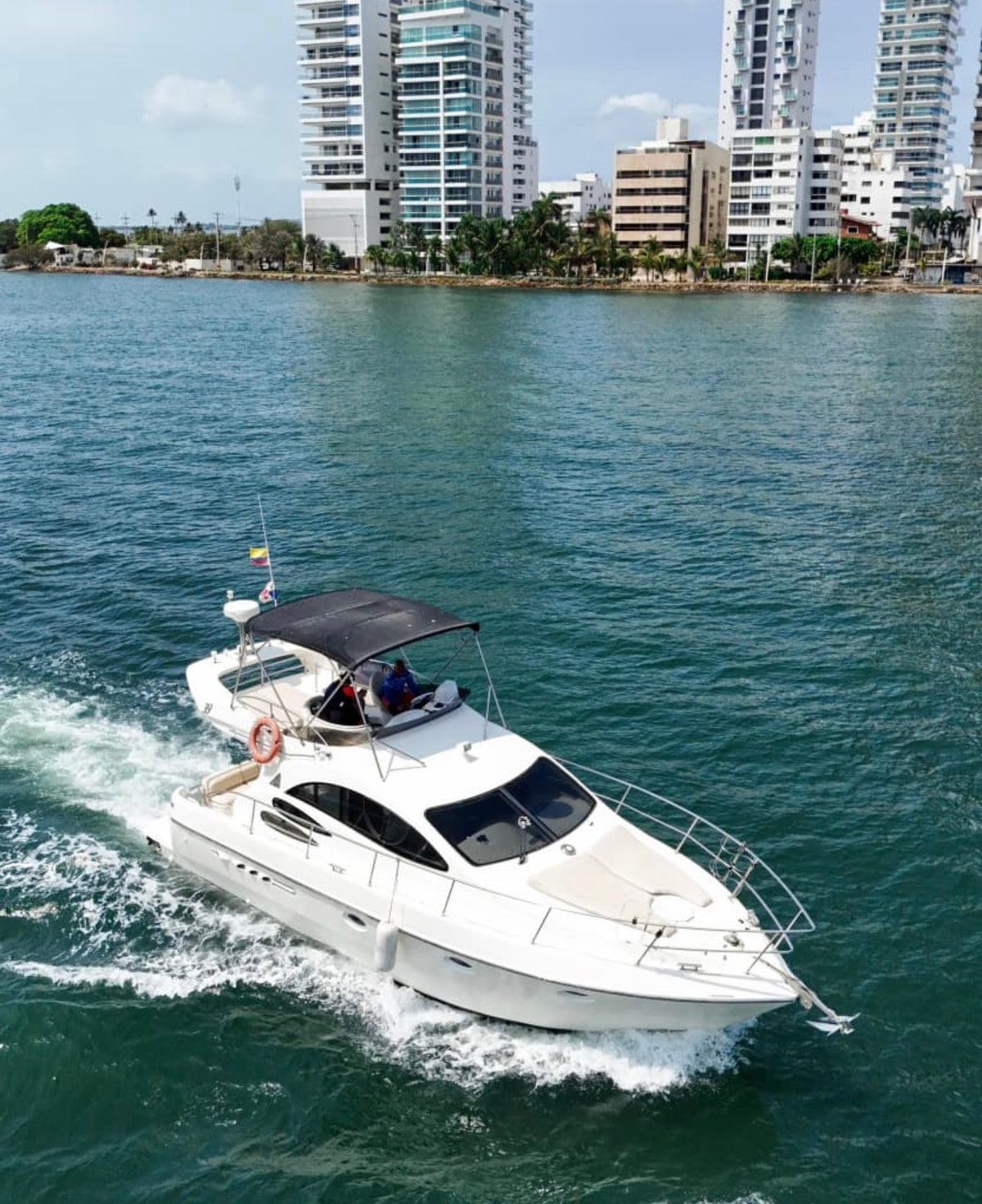 AZIMUT 39FT - 10PAX (FESTIVAL)