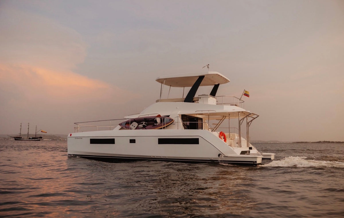 CATAMARAN | 25 PERSONAS