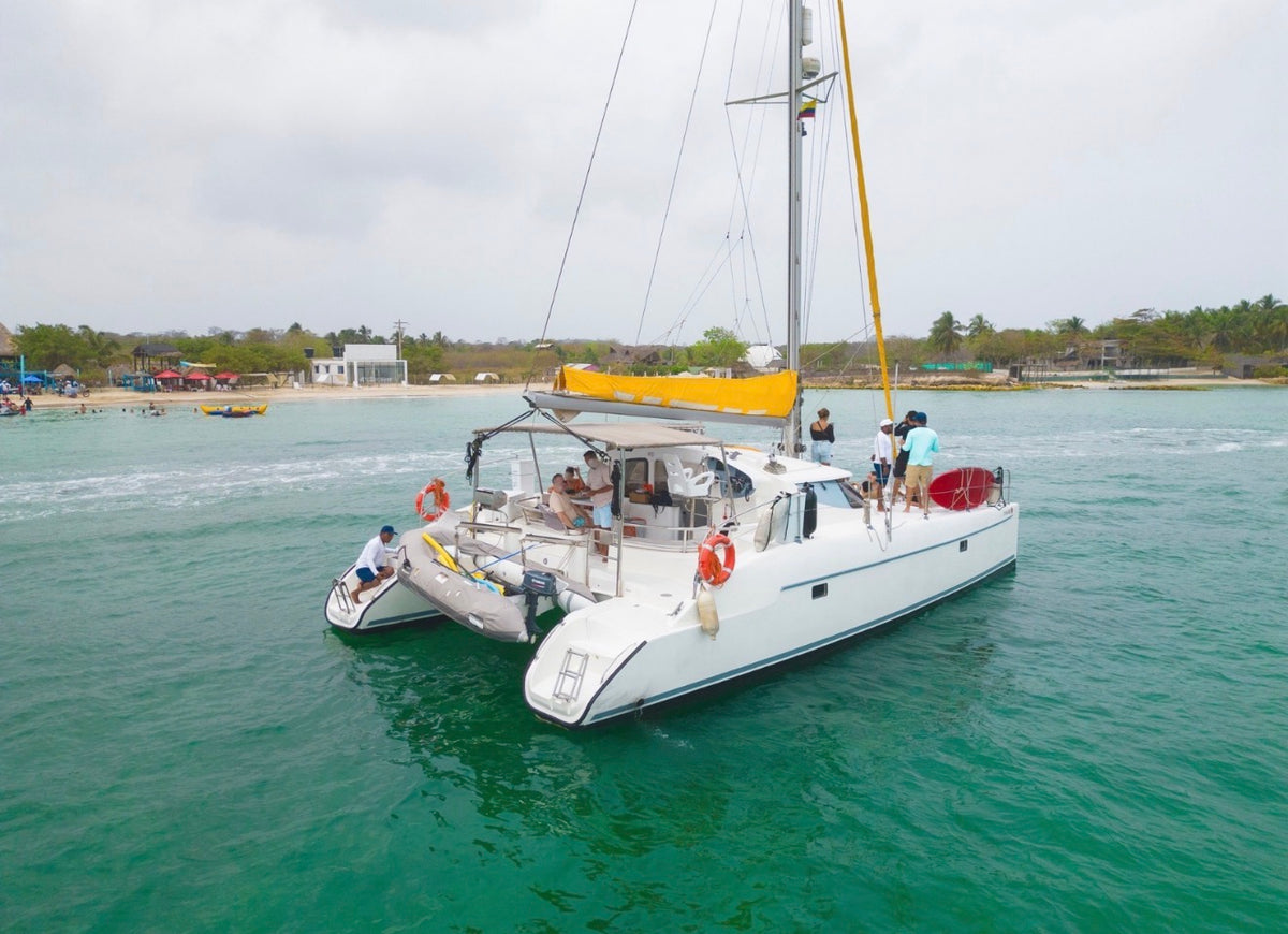 CATAMARAN | 25 PERSONAS