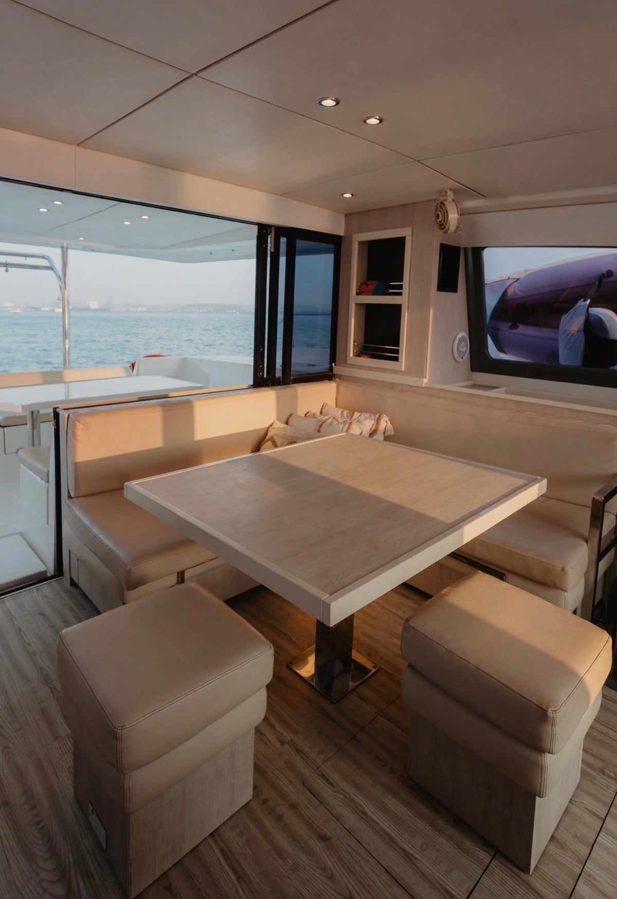 CATAMARAN | 25 PERSONAS
