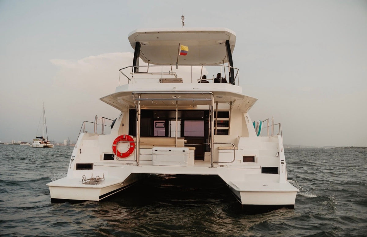 CATAMARAN | 25 PERSONAS