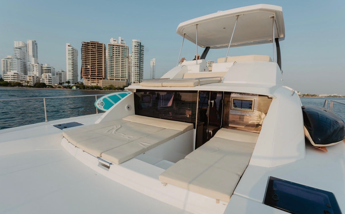 CATAMARAN | 25 PERSONAS