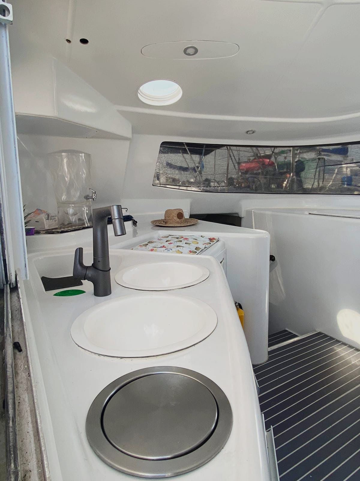 CATAMARAN | 25 PERSONAS