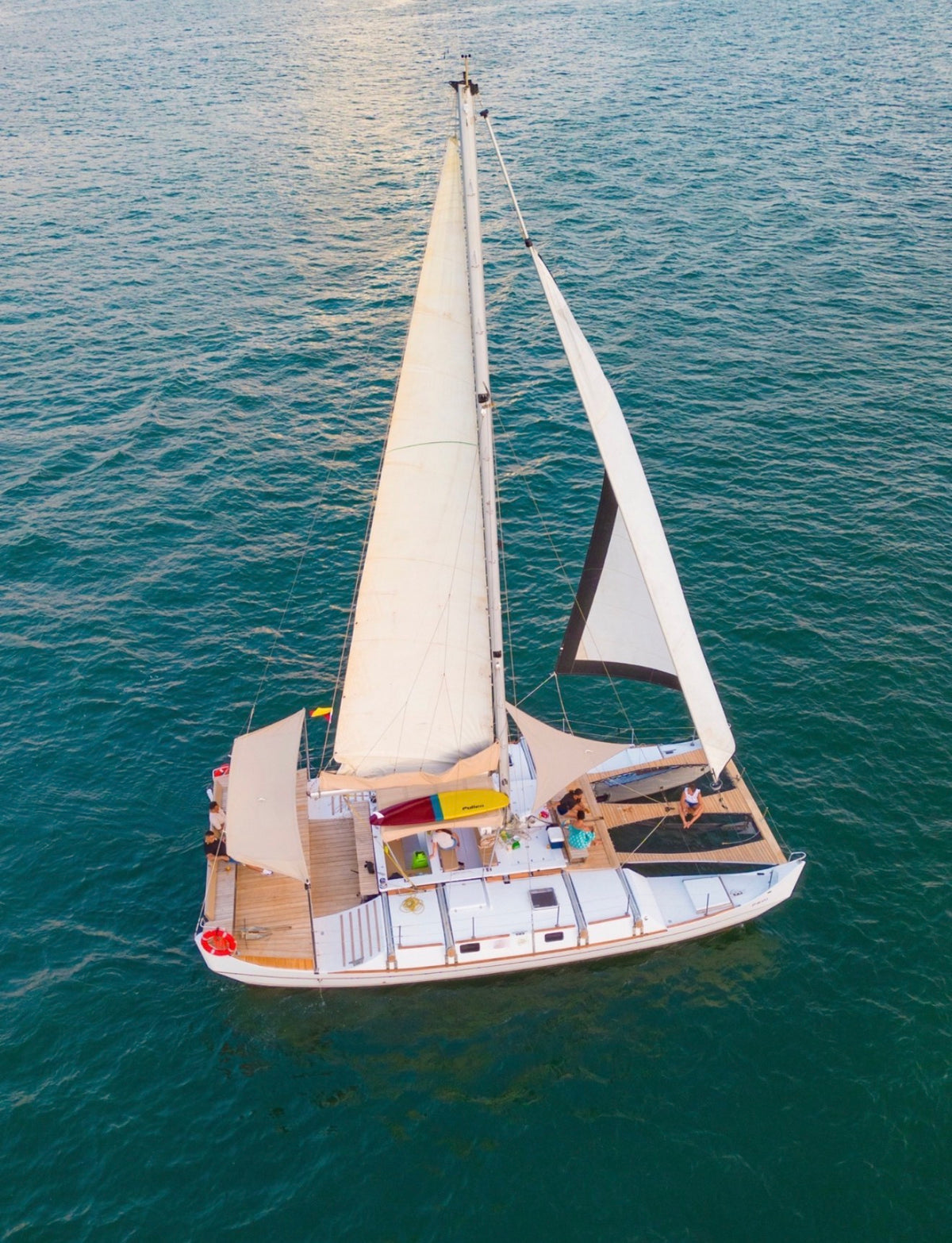 CATAMARAN | 28 PERSONAS
