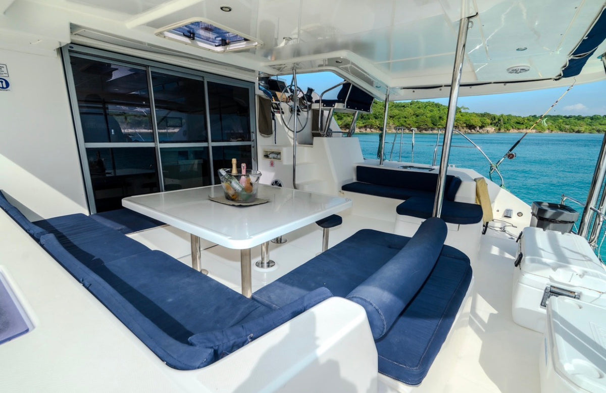 CATAMARAN | 25 PERSONAS