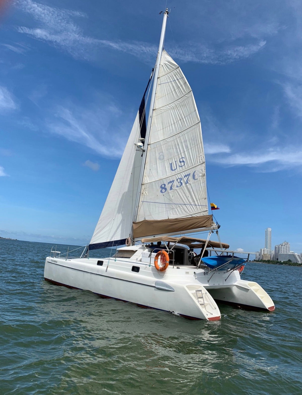 CATAMARAN | 16 PERSONAS