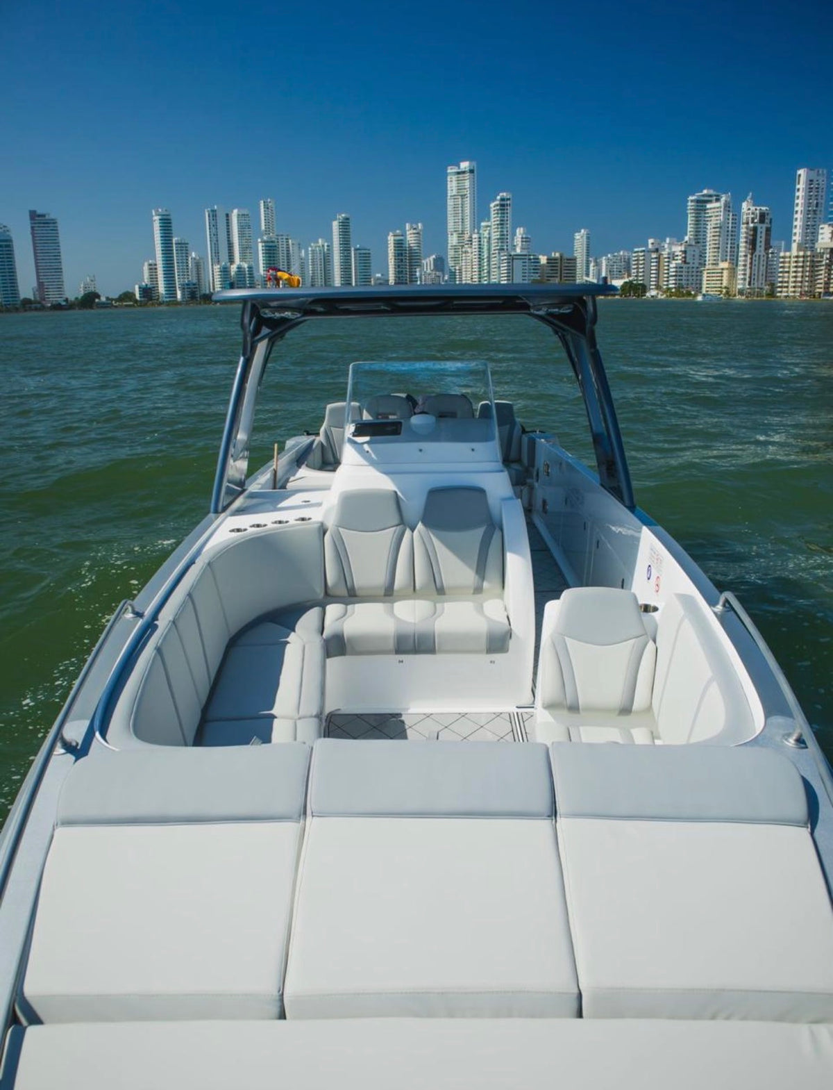 BOTE LUJO 38FT - 14 PERSONAS