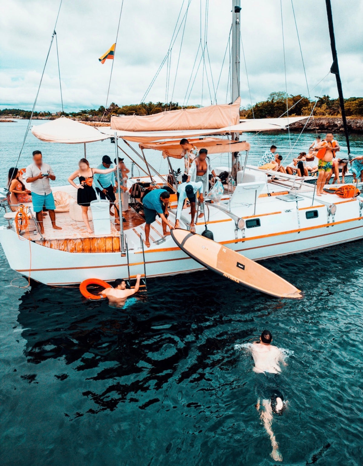 CATAMARAN | 28 PERSONAS