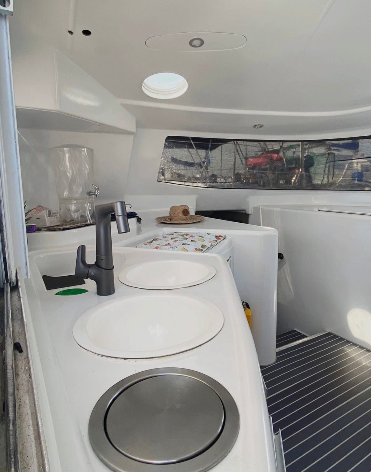 CATAMARAN | 25 PERSONAS