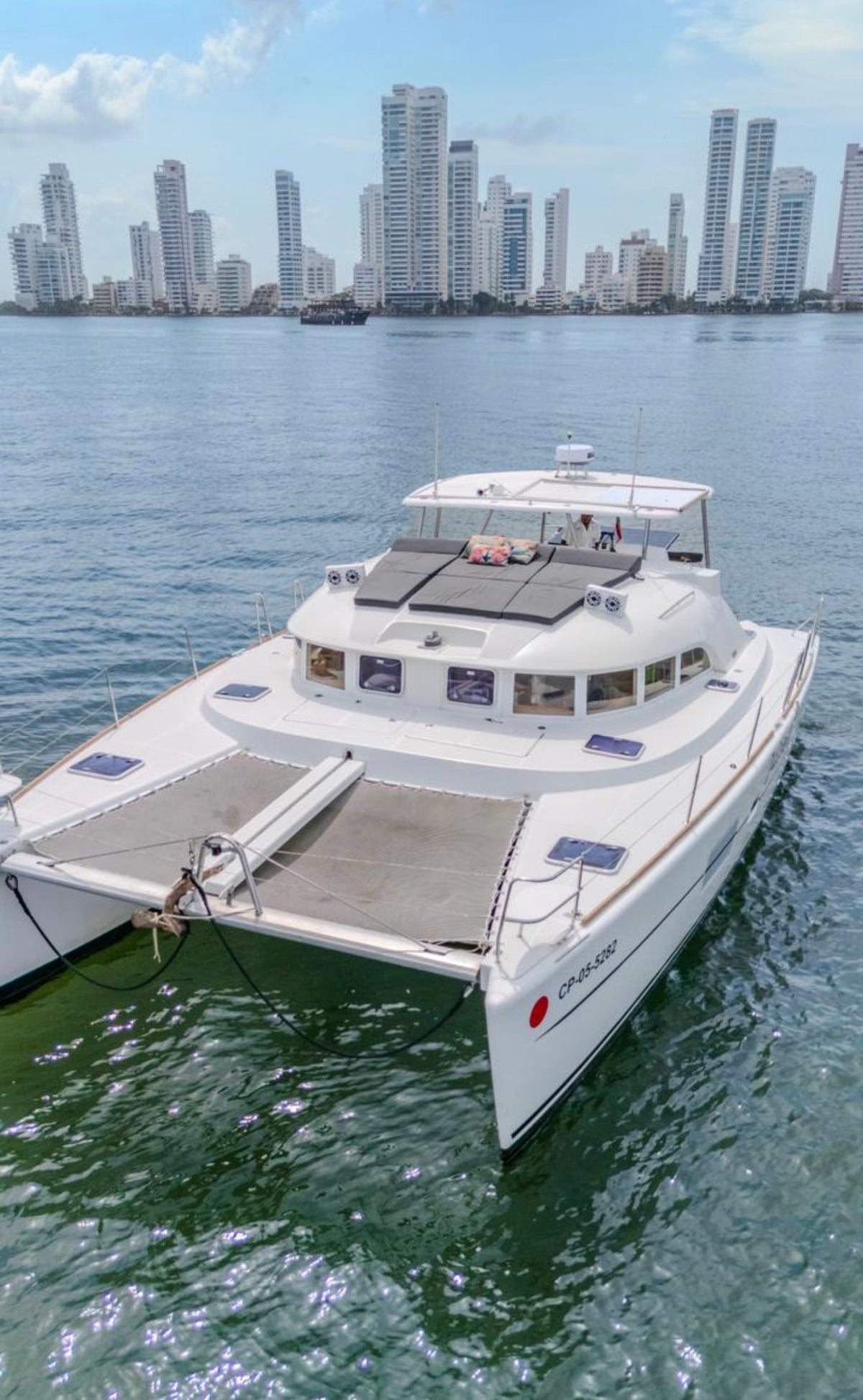 CATAMARAN | 15 PERSONAS